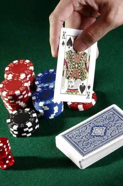 Pengingat keamanan akun untuk pengguna dewasa